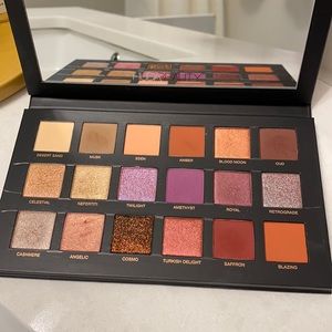 HUDA BEAUTY Desert Dusk Palette
